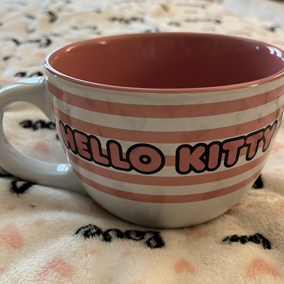 Hello Kitty - Picture 2 of 2